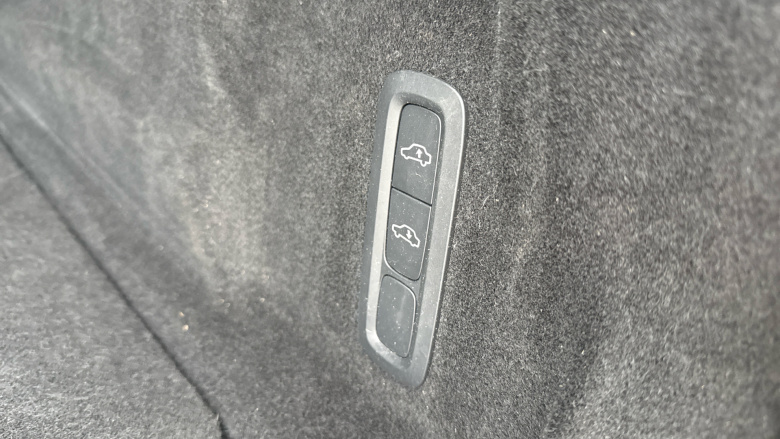 Volvo XC60 2.0 B5P Ultimate Dark 5dr AWD Geartronic Petrol Estate